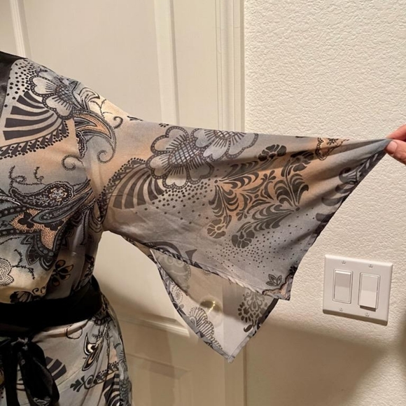 Daisy Fuentes set Sheer blouse with wrap - Picture 4 of 8